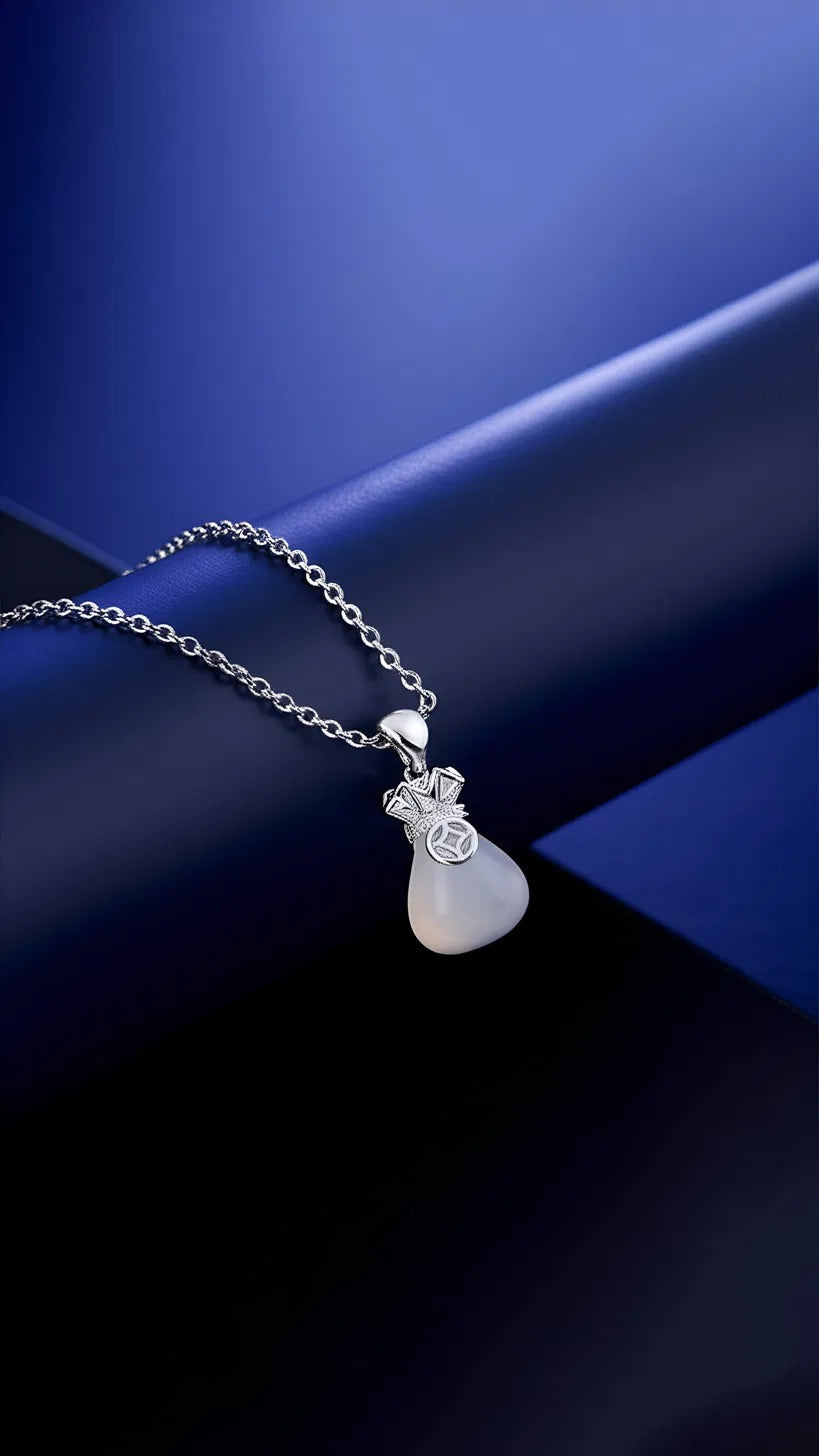 What Makes Online Jewelry Feel as Beautiful in Real Life as It Looks on Screen
