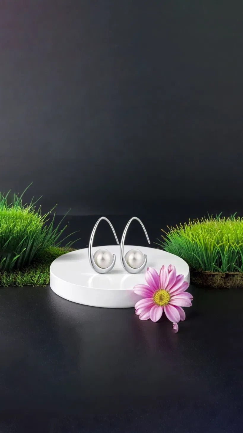Beyond the Algorithm: Why Some Jewelry Still Feels Personal in a Feed Full of Options