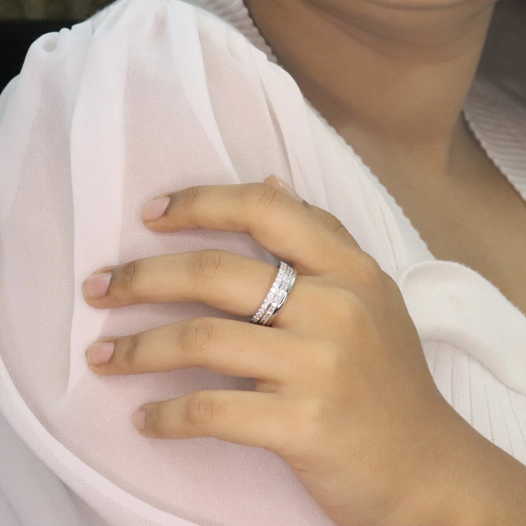 Cushion Cut White Band
