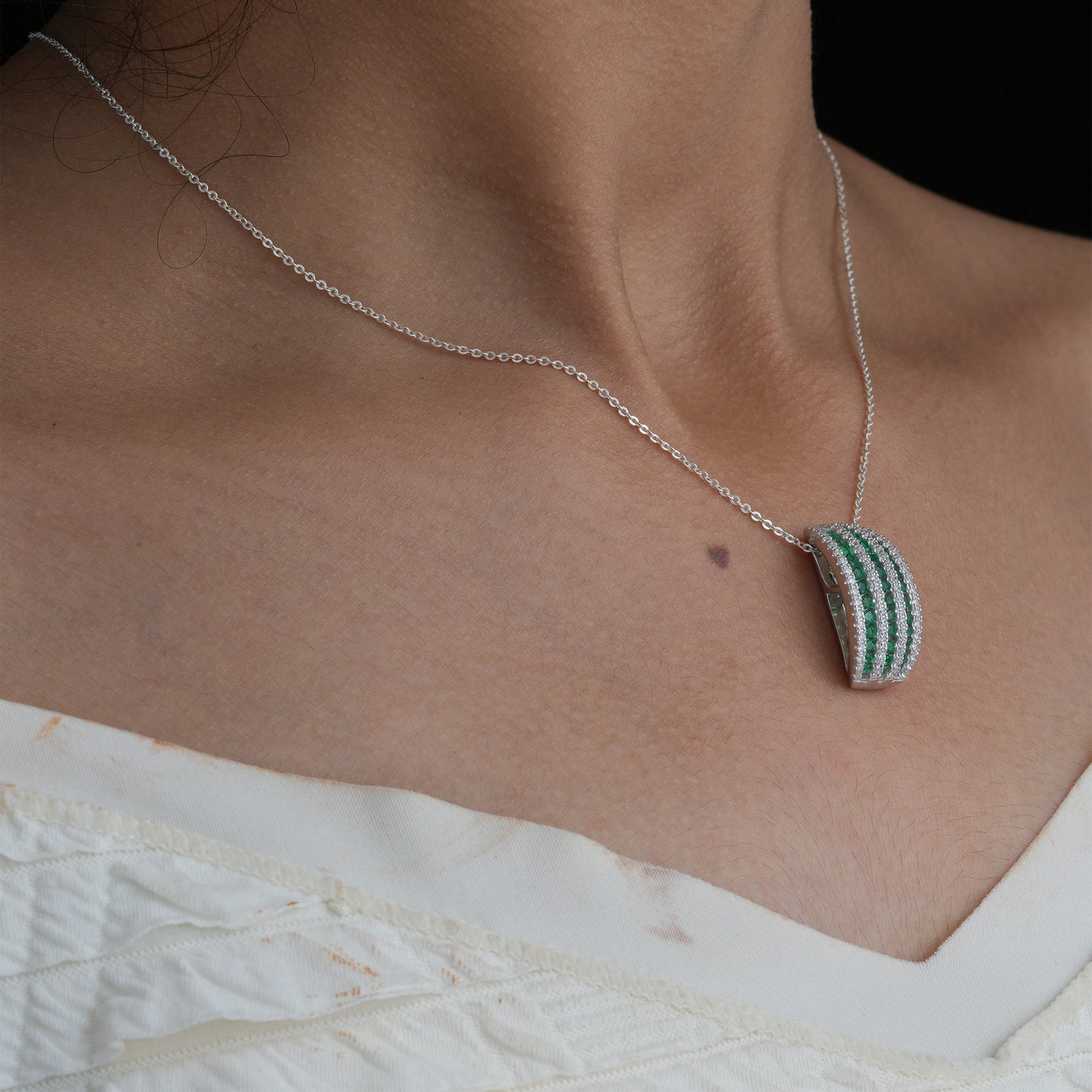Emerald Stripe Curve Pendant