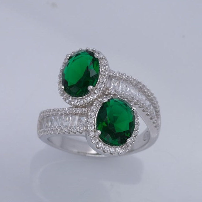 Emerald Toi et Moi Ring