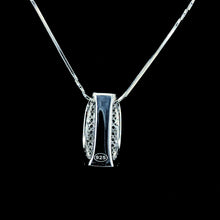 Emerald Stripe Curve Pendant