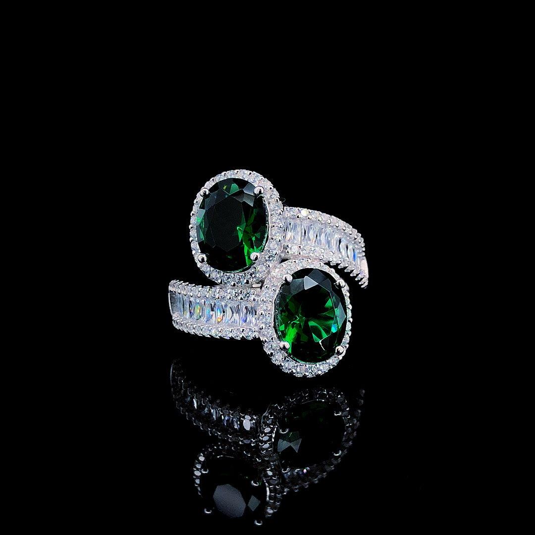 Emerald Toi et Moi Ring