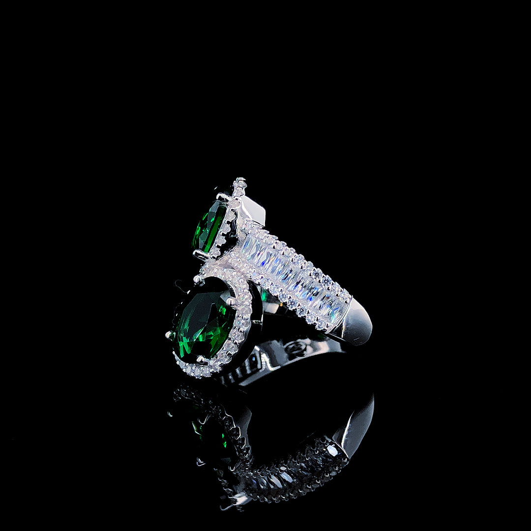 Emerald Toi et Moi Ring
